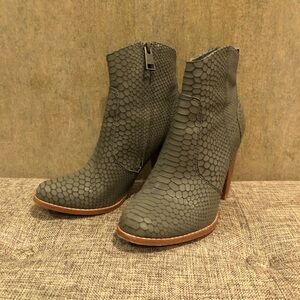 Stylish Green Ankle Boots